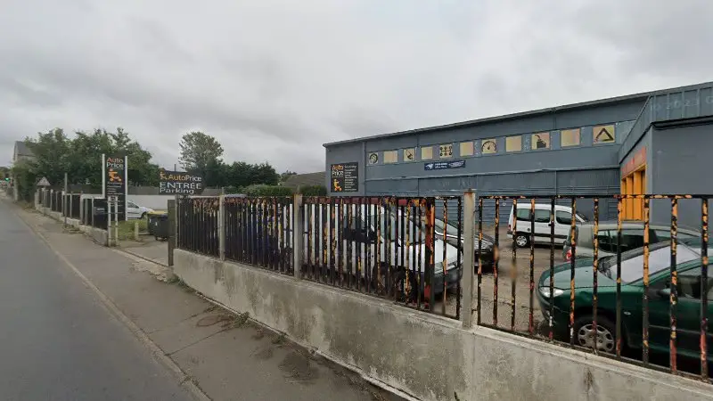 Vue de la rue devant Auto Price La Glacerie - Gefauto, Cherbourg-en-Cotentin