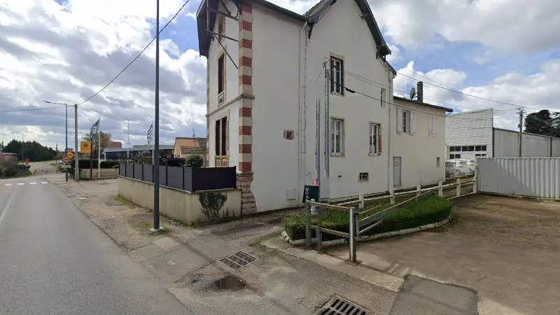 Vue de la rue devant France Pare-Brise - Chez Garage Philibert - Top Garage, Tournus