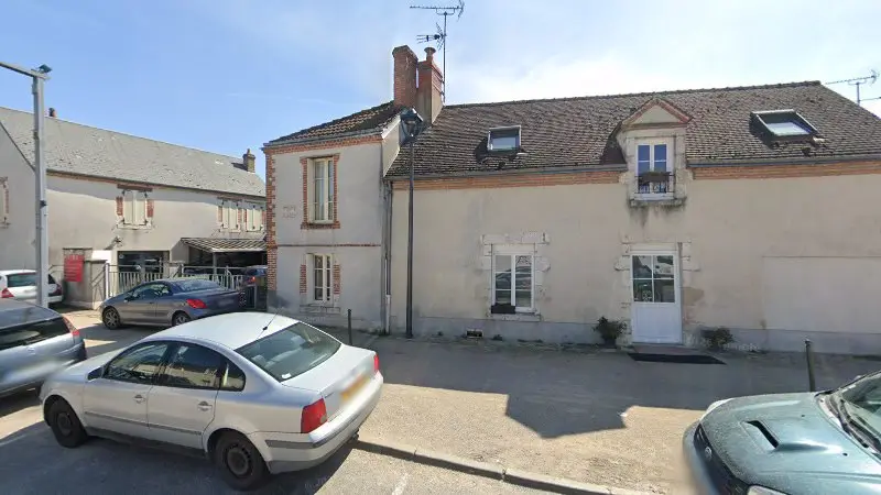 Vue de la rue devant Sarl Garage Jean Coupu - Citroën, Saint-Hilaire-Saint-Mesmin