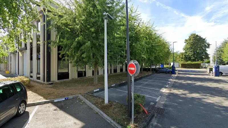 Vue de la rue devant AQUITAINE TRANSMISSION DISTRIBUTION ( ATD ), Villepinte
