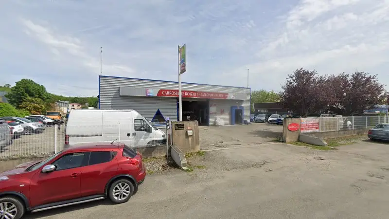 Vue de la rue devant Carrosserie BOIZIOT, Auch