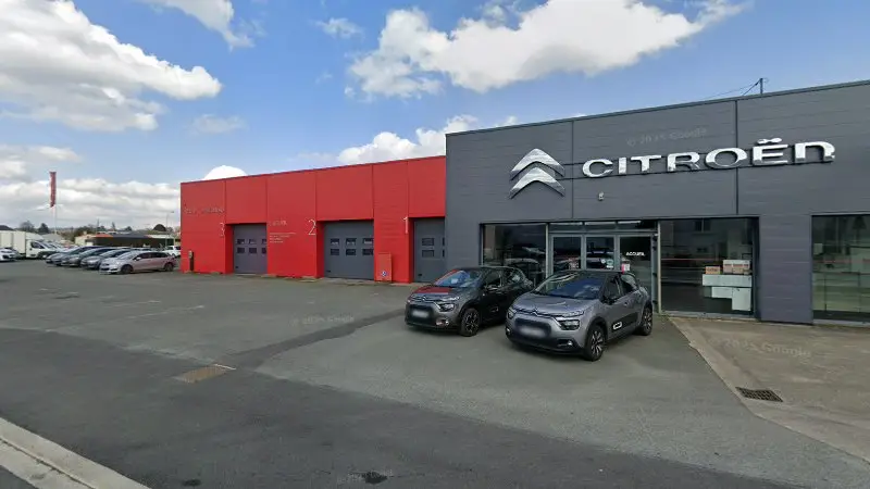 Vue de la rue devant GARAGE MARTINEAU SAS - Citroën, Les Herbiers