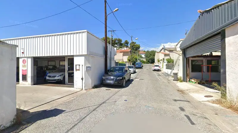Vue de la rue devant Eurorepar Garage Bonneil, Ollioules