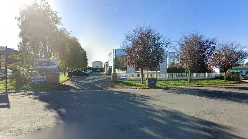 Vue de la rue devant Contrôle technique d'Hérouville, Hérouville-Saint-Clair