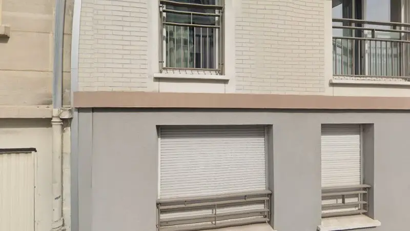 Vue de la rue devant vente en ligne pieces des rechanges, Aulnay-sous-Bois