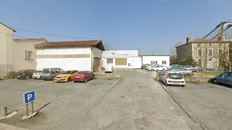Vue de la rue devant Carrosserie du Rouergue, La Réole