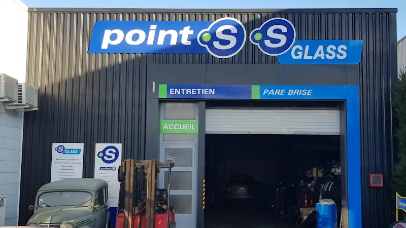 Photo publiée sur la fiche Google de Centre pare-brise S Glass Marines, Marines