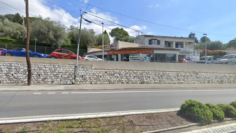 Vue de la rue devant AD Garage Expert GRC GARAGE DU COLOMBIER, Roquefort-les-Pins