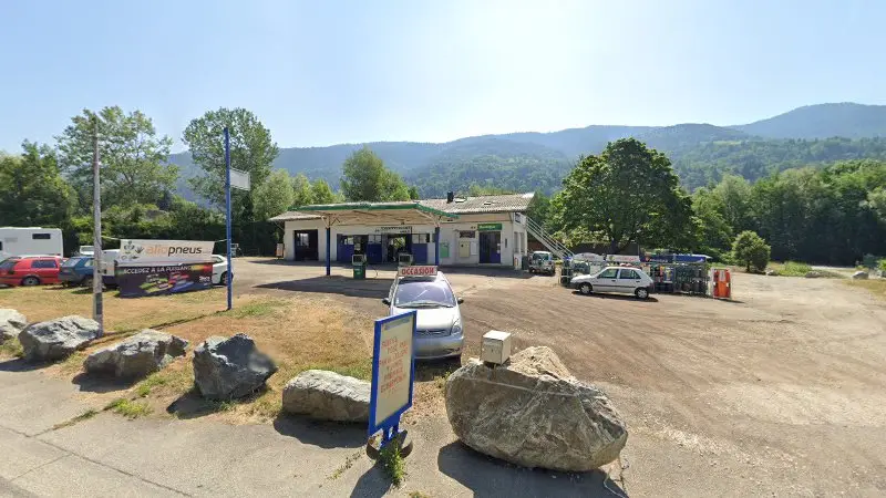 Vue de la rue devant CLAVILIER, Crêts en Belledonne