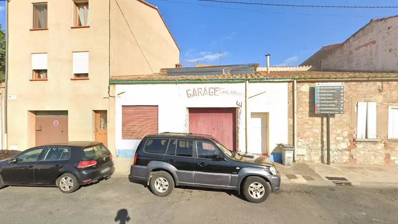 Vue de la rue devant Garage Galalangau, Salses-le-Château