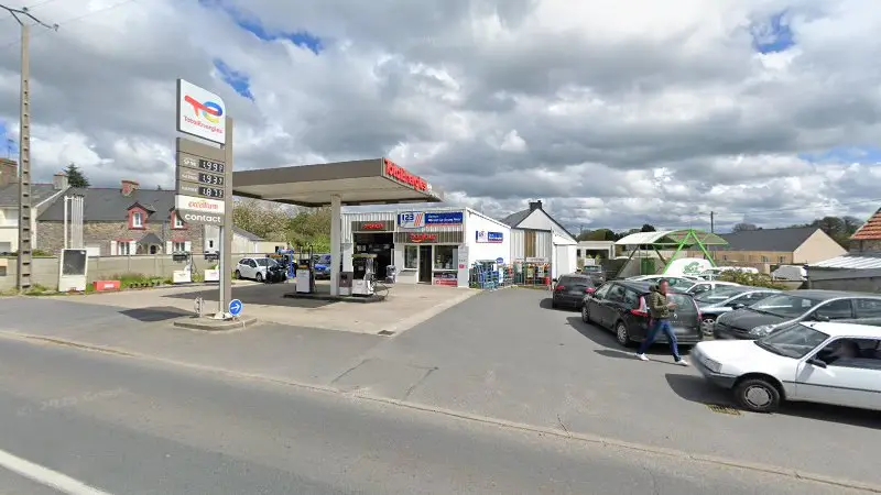 Vue de la rue devant Garage STATION LE BOURG NEUF - 1,2,3 AutoService, Couville