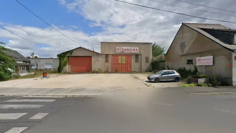 Vue de la rue devant CARROSSERIE CHARRIER, Chambray-lès-Tours