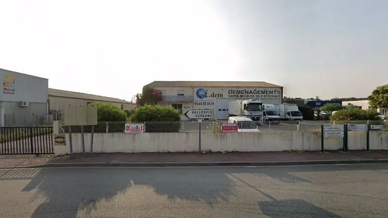 Vue de la rue devant Auto Pièces Boulou, Le Boulou