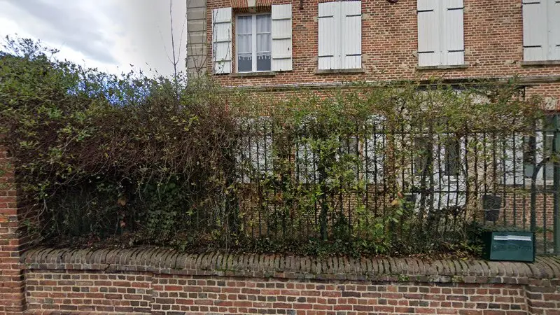 Vue de la rue devant Voisin Sylvain, Lachapelle-aux-Pots