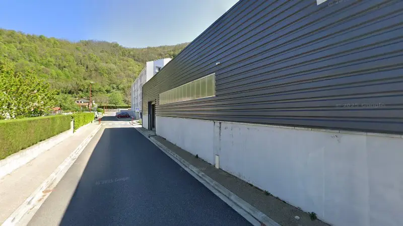 Vue de la rue devant Garage Cazé Laurent - Motrio, Mercus-Garrabet