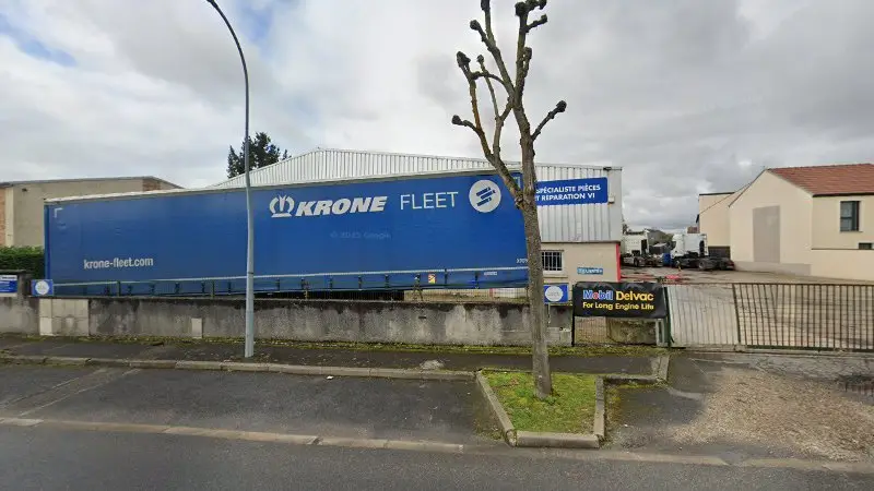 Vue de la rue devant Île-de-France poids lourds, Fontenay-Trésigny