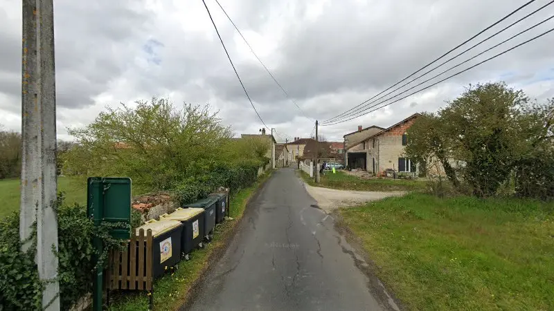 Vue de la rue devant GARAGE LAURENT MOREAU, Mansle-les-Fontaines