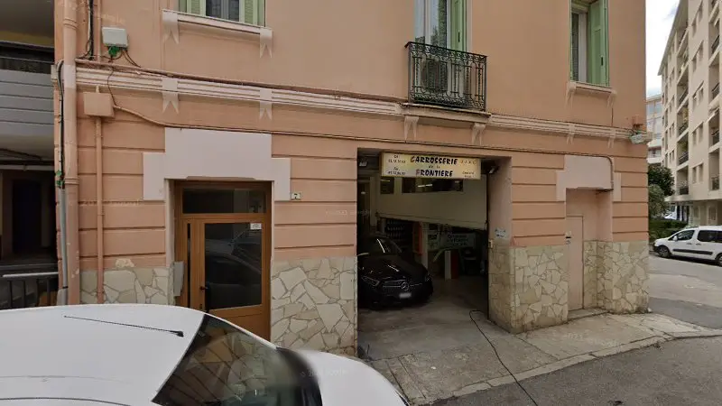 Vue de la rue devant Carrosserie Caminiti, Cap-d'Ail