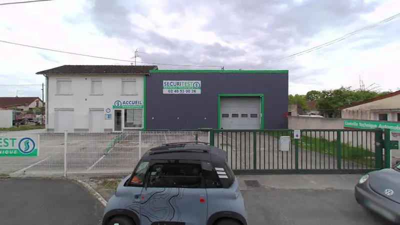 Vue de la rue devant Dekra Norisko Contrôle Technique Vierzon LPA, Vierzon
