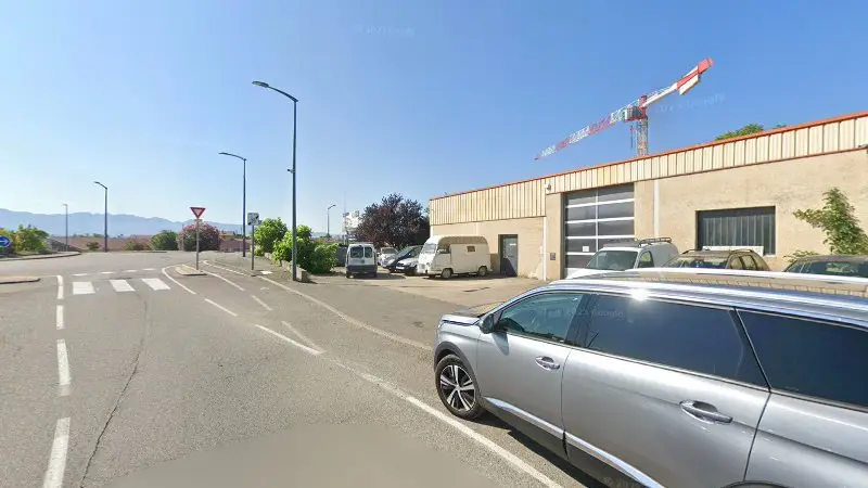 Vue de la rue devant Garage de Genissieux Claude, Génissieux