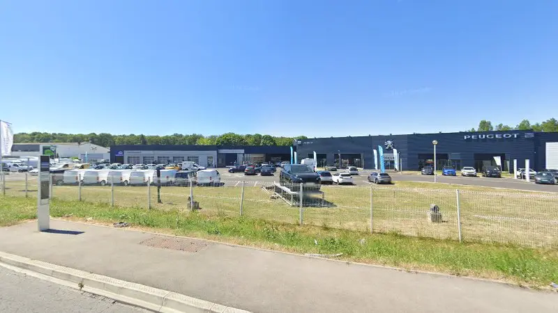 Vue de la rue devant Sas Metin Automobiles, Vert-Saint-Denis