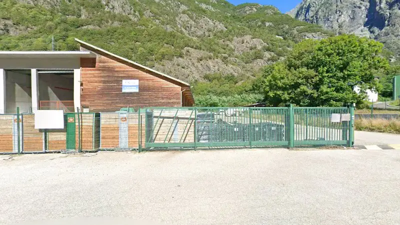 Vue de la rue devant SITOM de l'Oisans, Livet-et-Gavet