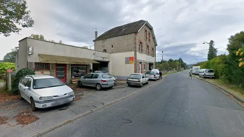 Vue de la rue devant Lourdes Serge, Vayrac