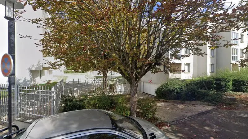 Vue de la rue devant HM Cars Dépannage / Remorquage/épaviste (ramassage épave gratuit ), Trappes