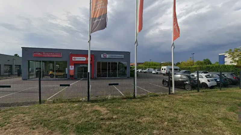 Vue de la rue devant Garage RAGUENEAU / FIAT TOURS NORD, Saint-Cyr-sur-Loire