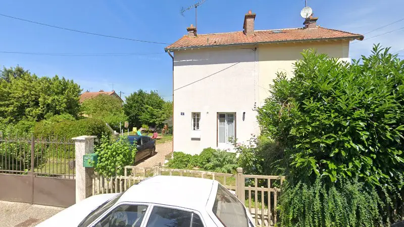 Vue de la rue devant Carrosserie du Furst, Dreux