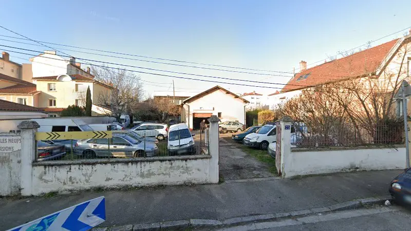Vue de la rue devant Pavani René, Villeurbanne