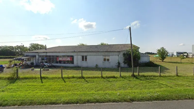 Vue de la rue devant V.i.p Pros 45, Ferrières-en-Gâtinais