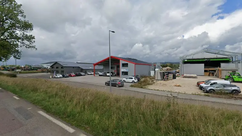 Vue de la rue devant CARROSSERIE HUOT MARCHAND, Levier