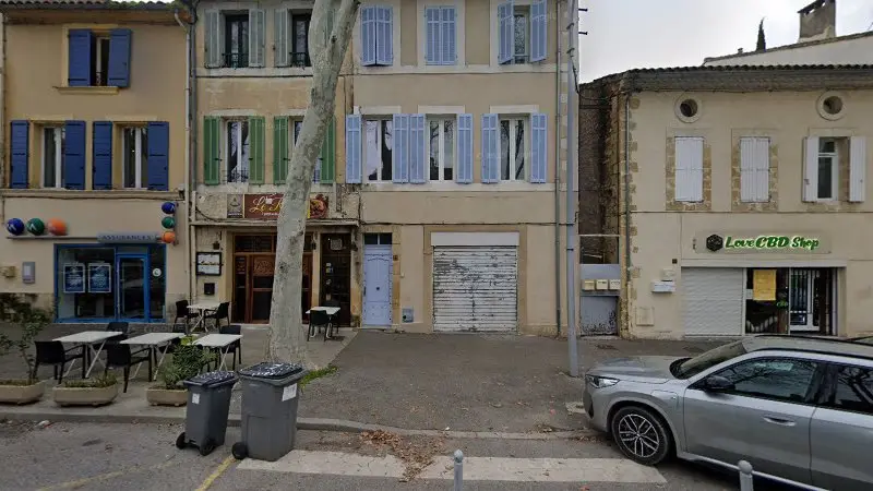Vue de la rue devant Mon Garage - Mon Carrossier, Salon-de-Provence