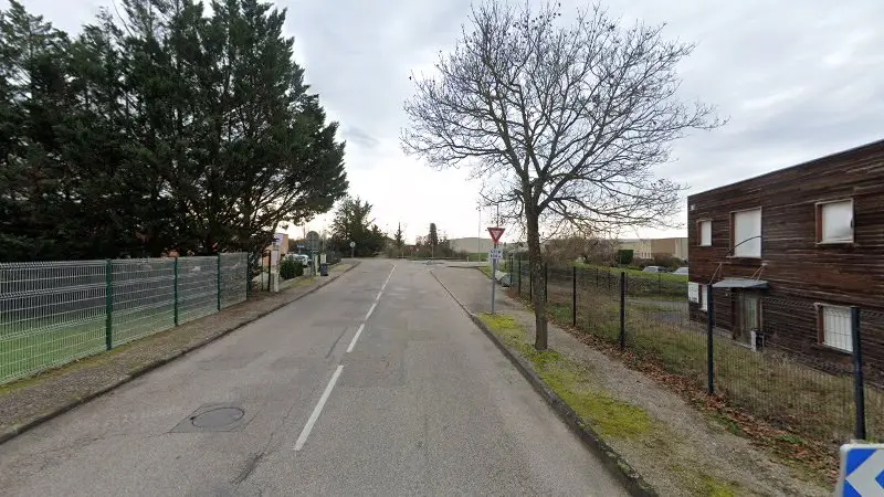 Vue de la rue devant Babola Fabrice, Charvieu-Chavagneux