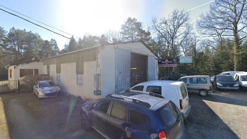 Vue de la rue devant Garage Du Volvestre, Sainte-Croix-Volvestre