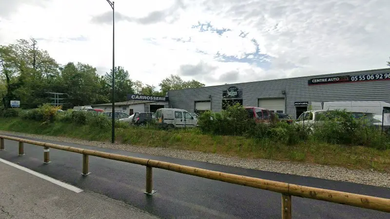 Vue de la rue devant Igol Mecanique Carrosserie, Le Palais-sur-Vienne