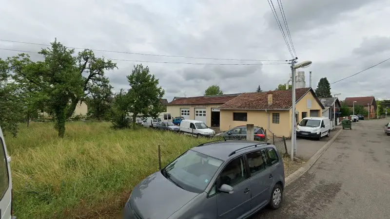 Vue de la rue devant Garage R Schultz (Sarl), Wettolsheim