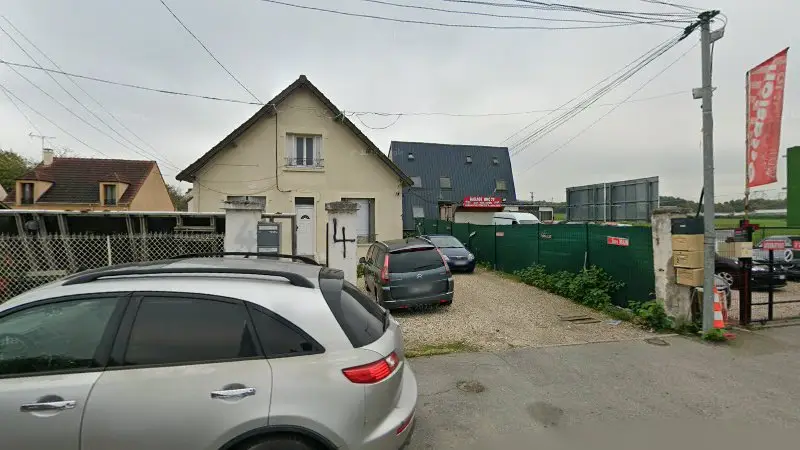 Vue de la rue devant OCAZ AUTOMOBILES, Villeparisis