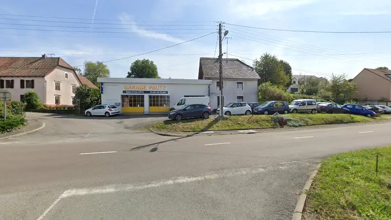 Vue de la rue devant Pautz Fréres Sarl, Faverois