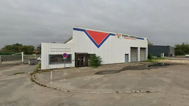 Vue de la rue devant Ales Poids Lourds, Saint-Hilaire-de-Brethmas