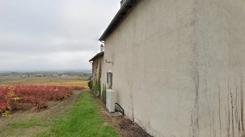 Vue de la rue devant L'atelier du py, Villié-Morgon