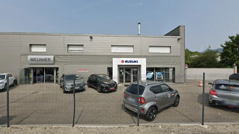 Vue de la rue devant Suzuki at GARAGE MEUNIER Suzuki, Cessy