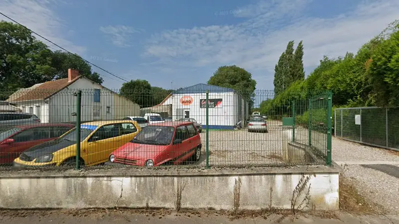 Vue de la rue devant Gd Depann ’, Fressenneville