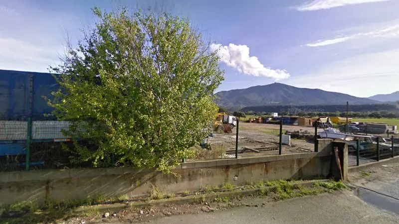 Vue de la rue devant VS MOTORS, Sarrola-Carcopino