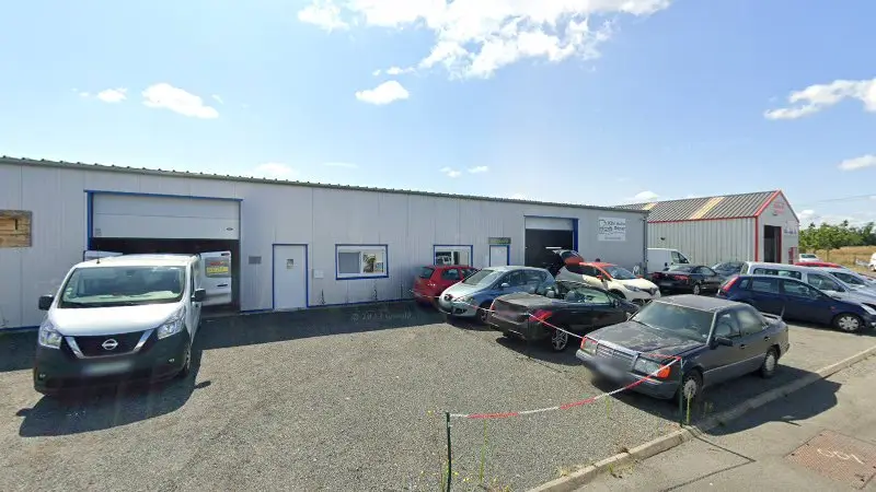 Vue de la rue devant Garage Kev auto Repar « CONNERRE 72160 », Connerré