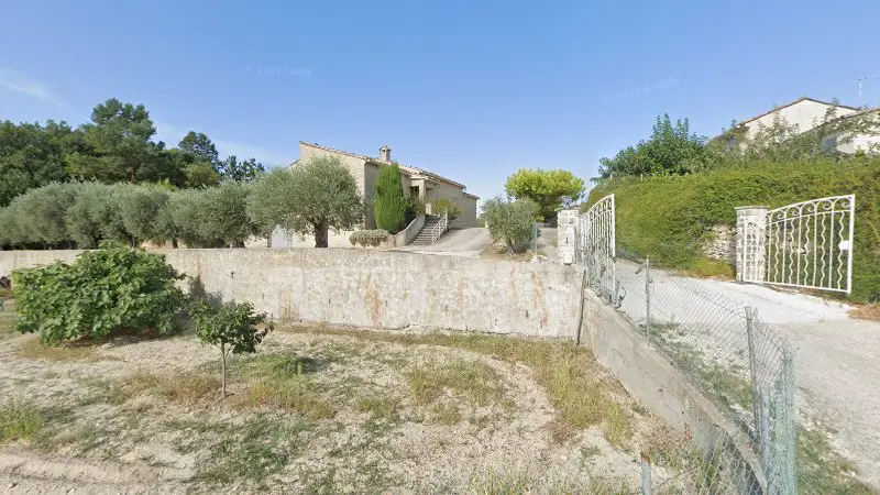 Vue de la rue devant Société d'Exploitation des Etablissements Silvestre, Mormoiron