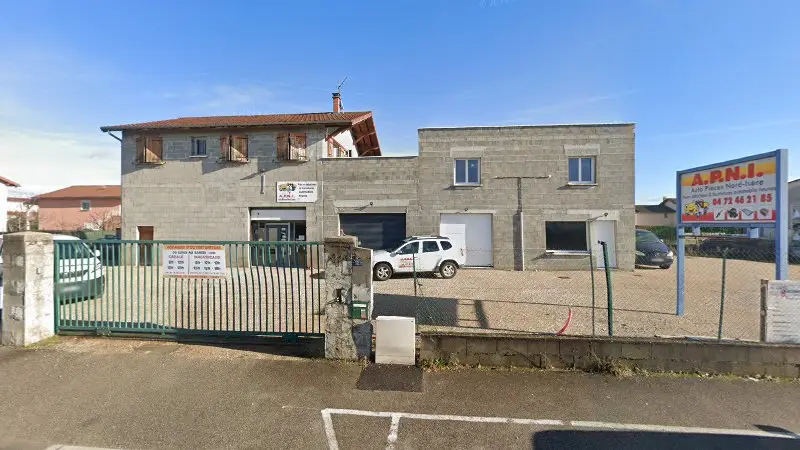 Vue de la rue devant A.P.N.I Auto Pièces Nord Isère, Tignieu-Jameyzieu