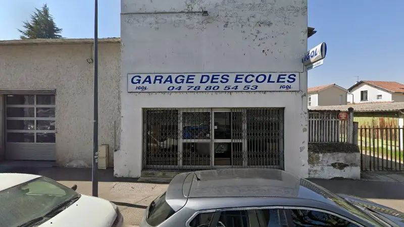 Vue de la rue devant Garage des Ecoles, Vaulx-en-Velin