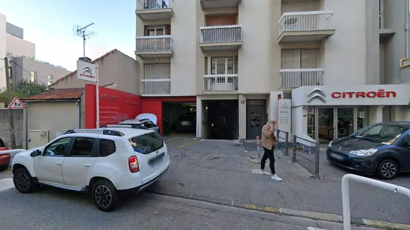 Vue de la rue devant GARAGE GALINAT - Citroën, Marseille